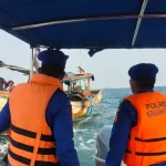 Patroli Laut Dialogis, Satpolairud Polres Kepulauan Seribu Ingatkan Nelayan Tentang Ilegal Fishing