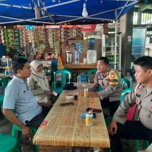 Sambang Tokoh Masyarakat, Bhabinkamtibmas Pulau Tidung Perkuat Cooling System Pasca Pemilu 2024