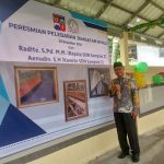 Kepala Sekolah SDN Semplak 2 Kota Bogor, Radite, Meresmikan Pelebaran jembatan SPADA