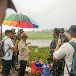 Lantamal II Padang, Satgas dan Masyarakat Bersihkan Talago Koto Baru dari Enceng Gondok, Bupati Eka Putra : Ini Potensi Wisata Air Tanah Datar