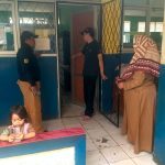 Polsek Dramaga Giat Cek Lokasi TKP Pencurian Terjadi Di SDN Petir 4 Desa Petir Kecamatan Dramaga Kabupaten Bogor