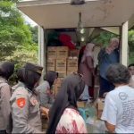 Hari Ke -3 Polwan Polres Bogor Bersama Stakeholder Terkait Lakukan Giat Pendampingan Trauma Healing Untuk Anak – Anak Dan Pembagian Obat Vitamin Juga Takjil Untuk Berbuka Puasa Bagi Korban Banjir Bandang Kec. Gunung Putri Kab. Bogor