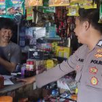 Bhabinkamtibmas Wilayah Hukum Polsek Leuwiliang Giat Cooling Sistem Patrolo Sambang Pasar, Cek Monitoring Harga Dagangan Selama Bulan Suci Ramadhan 1446 H Agar Tetap Kondusif