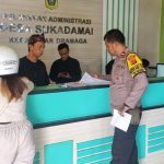 Bhabinkamtibmas Wilayah Hukum Polsek Dramaga Giat Cooling Sistem Silahturahmi Patroli Sambang Kantor Desa Sukadamai Beri Himbauan Ajak Jaga Kondusifitas Cegah Gangguan Kamtibmas