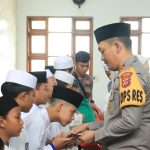 Kapolres Bogor Laksanakan Bansos Kepada Anak Yatim Menjelang Buka Puasa Di Mako Polres Bogor