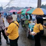 Polsek Ciampea Polres Bogor Bersama Pokdar Kamtibmas Binaan Laksanakan Berbagi Takjil Menjelang Berbuka Puasa,Pastikan Wujud Sinergitas Dan Monitoring Wilayah Hukum Ciampea Aman Kondusif