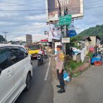 Anggota Polsek Ciampea Polres Bogor Laksanakan Kegiatan Cooling Sistem Pengaturan lalulintas Dibulan Suci Ramadhan Pelayanan Publik Sekaligus Cegah Laka Lantas Serta Kemacetan