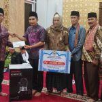 TSR 7 Serahkan Bantuan Rp.10 Jt Di Mesjid AL MUNAWARAH Simpuruik