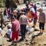 Giat Cooling Sistem Sinergitas TNI Polri, Perangkat Desa Serta Warga Masyarakat Desa Cipayung Girang Membersihkan Sampah Dan Pasir Batu Yang Menutupi Aliran Sungai Ciratim Hindari Musibah Bencana Alam
