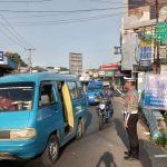 Anggota Polsek Ciampea Polres Bogor Laksanakan Kegiatan Pengaturan lalu lintas