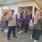 Bhabinkamtibmas DS.Sukawening Melaksanakan Giat Gotong Royong Bersih – Bersih Desa