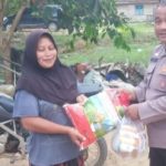 Polres Dharmasraya Salurkan Zakat Personel kepada Warga Kurang Mampu di Nagari Timpeh