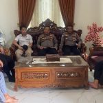 Kapolres Dharmasraya Kunjungi Ketua Pemuda Tarandam, Ajak Warga Bantu Cari Pelaku Pembunuhan Anak Tiri