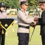 Kapolres Dharmasraya Pimpin Upacara Wisuda Purna Bhakti Kompol Asrizal