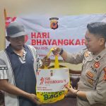 Kapolsek Cibungbulang Bersama Personel Gelar Baksos dalam Rangka Hari Bhayangkara ke-79