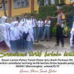 Jalin komunikasi dengan Pelajar, Kasat Lantas Polres Tanah Datar ingatkan pentingnya tertib berlalu lintas di jalan raya