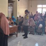 Sinergitas Polri dengan Warga Wilayah Desa Cikarawang Giat Monitoring Pendistribusian Beras Pangan Nasional 2025
