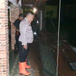 Respon Cepat Polsek Cibinong Evakuasi dan Bersihkan Material Longsor Akibat Hujan Deras