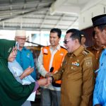 Bupati Serahkan Bantuan untuk Korban Angin Puting Beliung di Jorong Padang Jaya Salimpaung