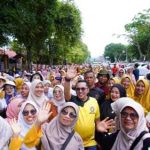 Ribuan Guru Ikuti Gerak Jalan Dalam Rangka HUT HGN dan PGRI ke-80