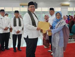 133 Kepala Sekolah TK, SD dan SMP di Kabupaten Tanah Datar Terima SK