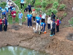 Bupati Bogor dan Menteri LH Penanaman Pohon Di Hutan Kota Tegar Beriman