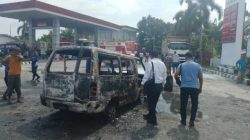 Korsleting Aki Picu Kebakaran Mobil di SPBU Pakam, Rugi Rp20 Juta
