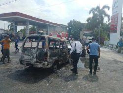 Korsleting Aki Picu Kebakaran Mobil di SPBU Pakam, Rugi Rp20 Juta