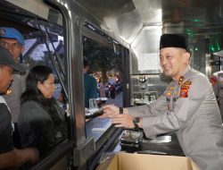 Kapolres Bogor Gelar Bagi Takjil dan Buka Bersama Mahasiswa di Pakansari