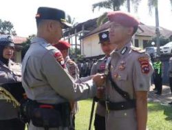 AKP Muhammad Arvi Serahkan Tongkat Komando Kasat Narkoba, IPTU Aditya Farhan Tambunan Siap Lanjutkan Pemberantasan Narkoba di Tanah Datar