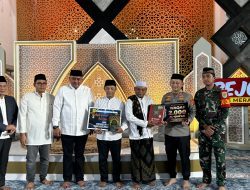 Peringati Nuzulul Quran, Polres Bogor Serahkan 2.000 Al-Quran Waqaf Personel di Acara Tabligh Akbar Masjid Baitul Faizin