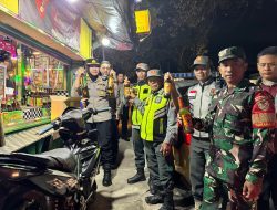 Polsek Megamendung Dalam Operasi KRYD Gabungan Berikan Rasa Aman Dibulan Suci Ramadhan Razia Miras Dan Berikan Informasi Layanan Call Center 110, Polri Hadir Untuk Masyarakat Diwilayah Hukum Kecamatan Megamendung