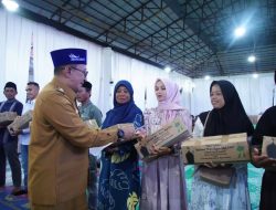 Berbuka Bersama Petugas Kebersihan, Bupati Eka Putra Sampaikan Ini