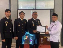 Kalapas Bukittinggi Serahkan Penghargaan kepada Kemenag Bukittinggi dalam Tasyakuran HBP ke-62